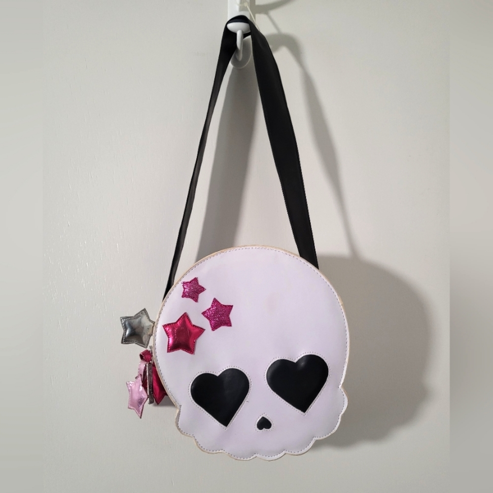 Lounge fly skull purse